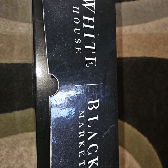 White house black market - Picture 6 of 8